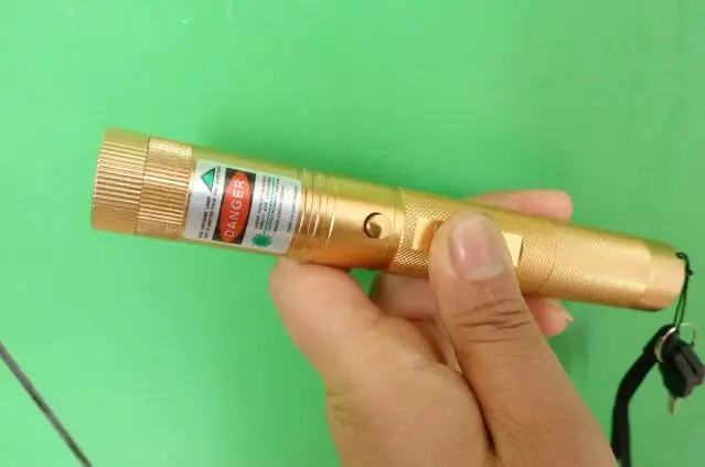

Most Powerful 10w 100000M Green Laser Pointer 532nm Flashlight light Burning Match,Burn Cigarettes Light Astronomy Lazer Hunting