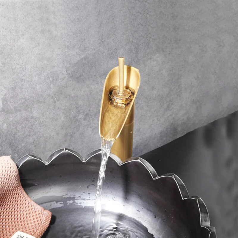 Бронзовый и черный латунный материал устанавливаемая на бортике холодная