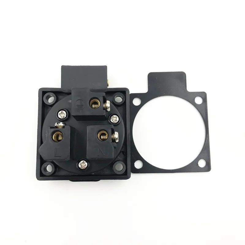 Британский промышленный безопасный выход 13A 250V IP44 TUV BS сертификация черный 2p + E UK