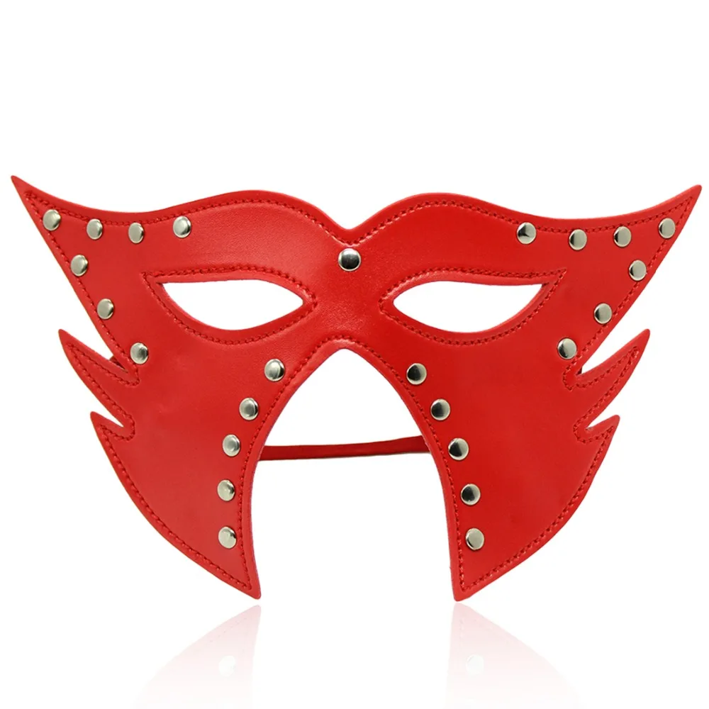 Красная маска для рта из искусственной кожи с кошачьим лицом и открытым глазом