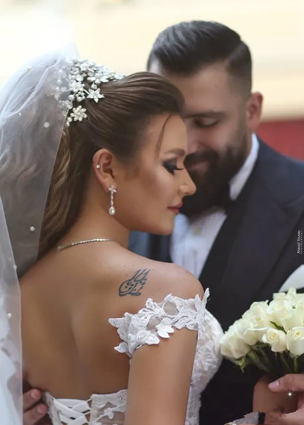 Кружевное свадебное платье с открытыми плечами в арабском стиле свадебные