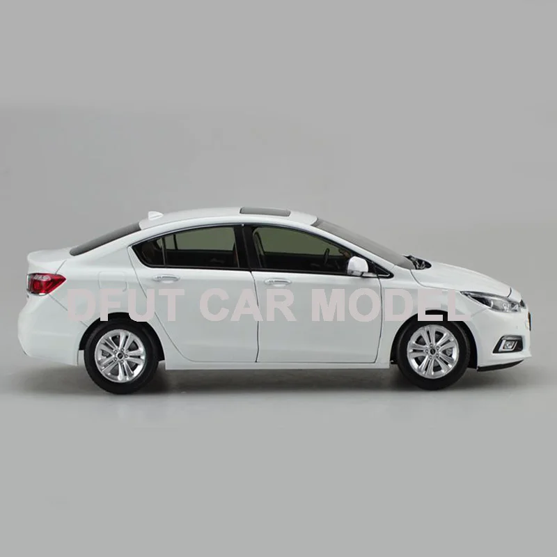 Модель спортивного автомобиля из сплава в масштабе 1:18 оригинальные