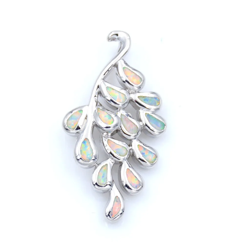 Красивое ожерелье с подвеской из белого огненного опала в виде Павлиньего хвоста