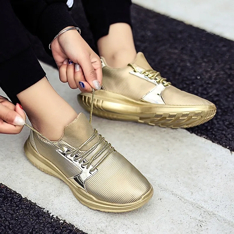 Женские кроссовки золотистого цвета; zapatillas mujer; стильные уличные спортивные кроссовки для девочек; chaussures femme; блестящие яркие женские кроссовки