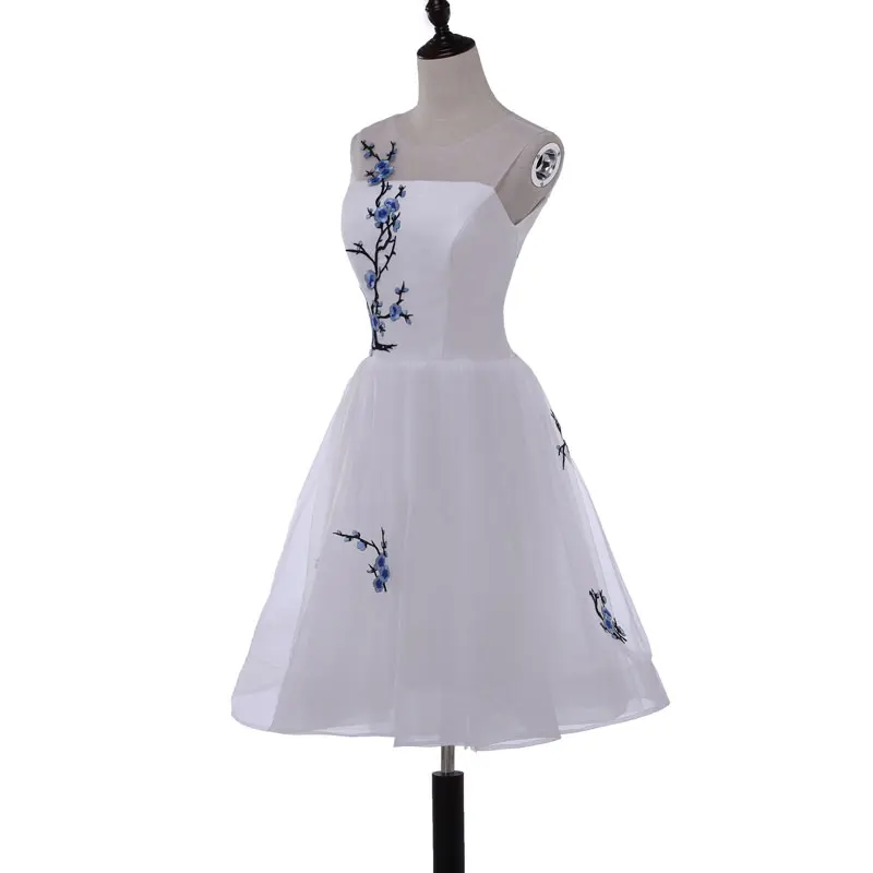 Женское короткое платье с аппликацией элегантное простое круглым вырезом для