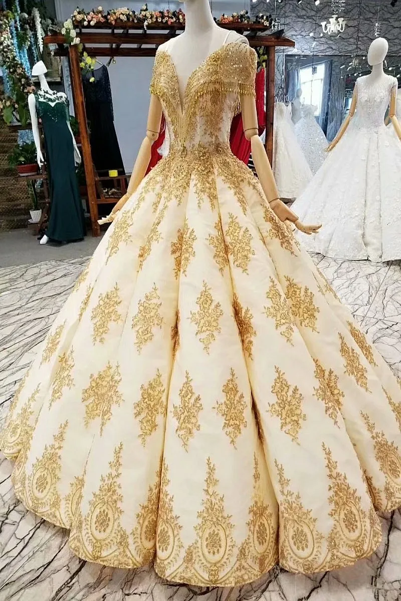 

2018 Dubai Arabic Gold Lace V-neck Long Sleeves Floor-length Bridal Gowns Backless Waves Ball Gown Vintage Wedding Dresses Real