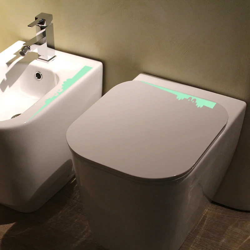 Светящаяся наклейка с мультипликационным выключателем светится в темноте