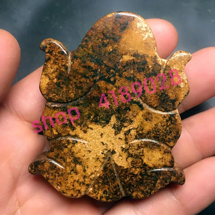 

China ancient times, jade toad pendant, antique collection.