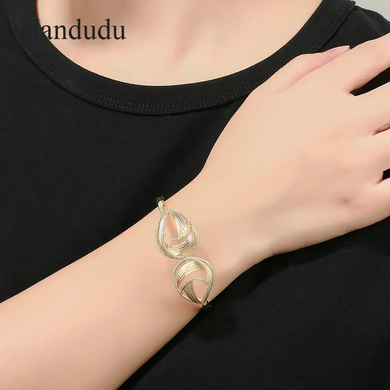 Nandudu Three Tones Gold Two Flower CZ Bangle for Women High Quality Brass Cubic Zirconia Accessories Bracelet Gift B1123 | Украшения и