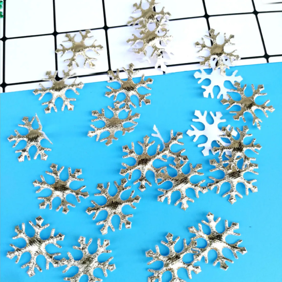 100/200/300pcs Рождественская елка украшения снежинки, белый, зеленый и золотой Пластик искусственный снег рождественские украшения для дома