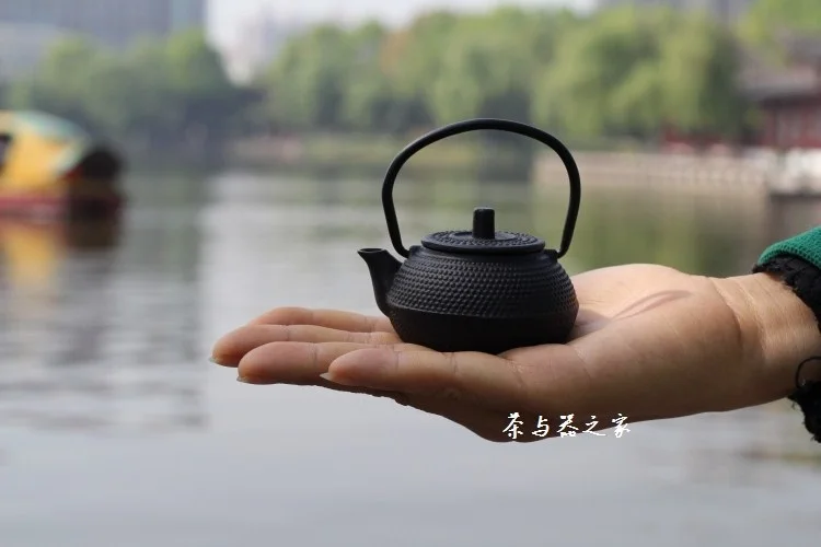 Старинный чугунный мини чайник из чугуна в японском стиле маленький чайные