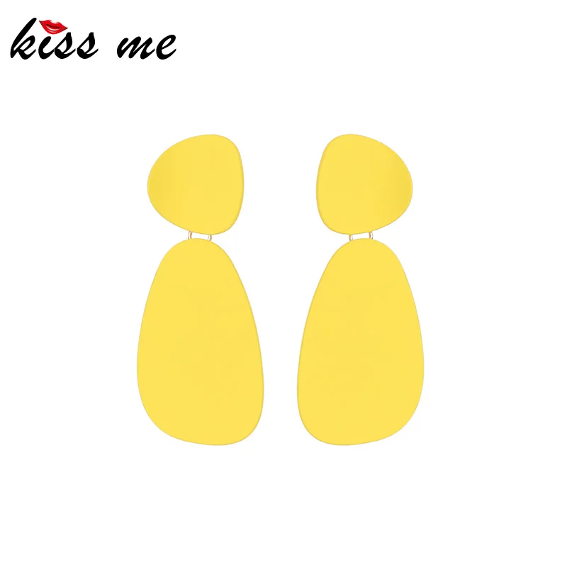 Женские асимметричные серьги подвески Kiss Me черные и желтые в простом стиле