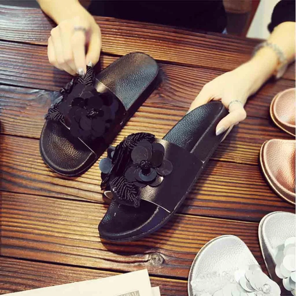 Летние женские пляжные шлепанцы сандалии с цветами и жемчужинами нескользящие