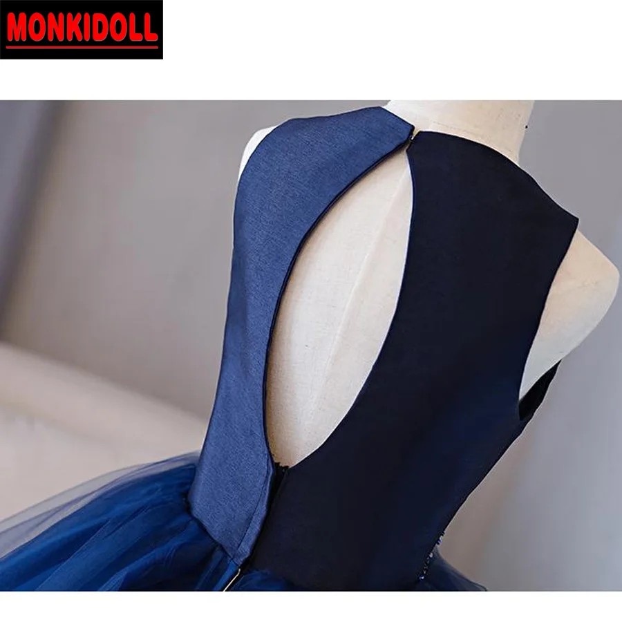 Изящная украшенная бусинами короткое платье с кристаллами для выпускного вечера