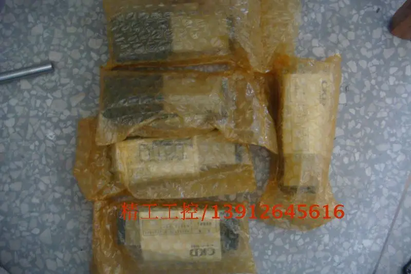 

[SA] Japan hi open CKD new original electromagnetic valve 4TB129-L 5110 DC24V spot in kind
