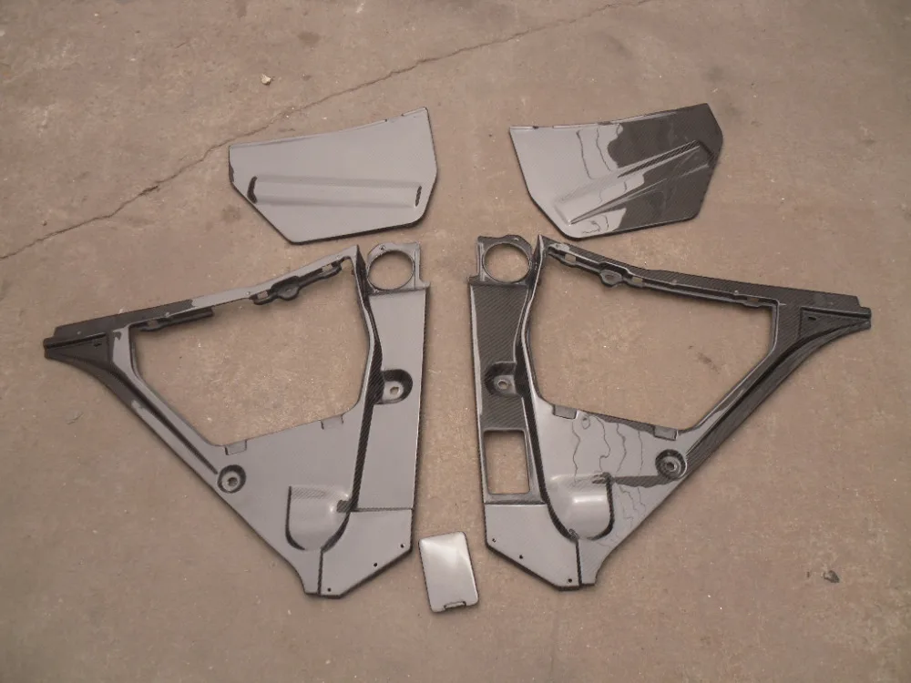 Крышка батарейного отсека тормозной жидкости GTR R35 OEM из углеродного волокна |