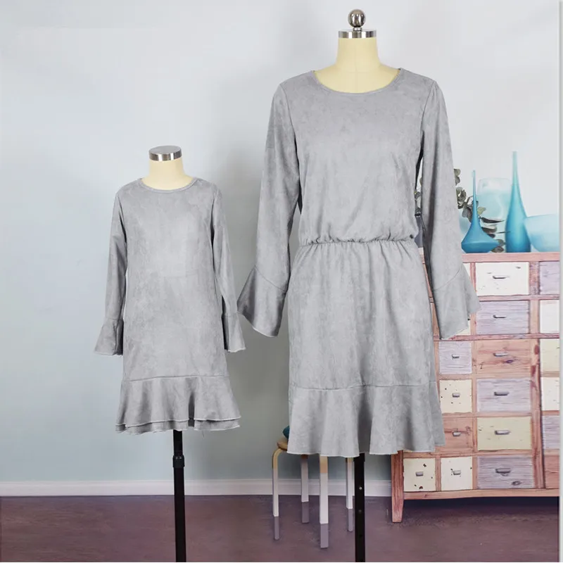 2018 Платья для мамы и дочки одежда всей семьи Одинаковая расклешенное платье