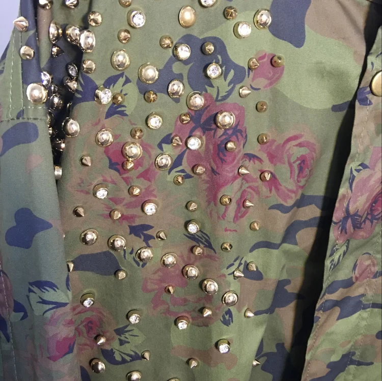 Женский плащ-Тренч с заклепками камуфляжная ветровка бриллиантами большие