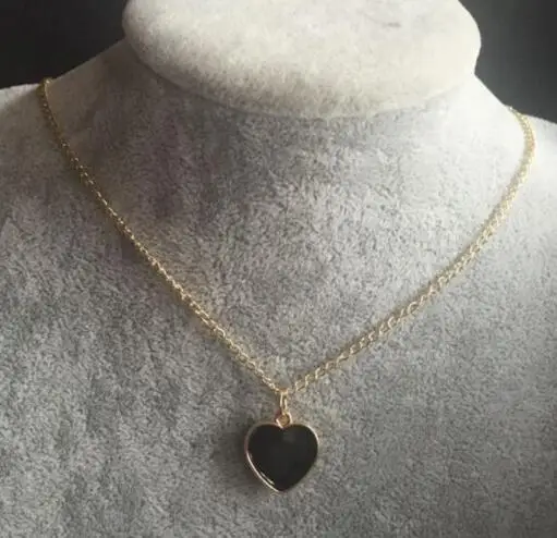 Ожерелье из черного хрусталя и белого сердца с золотом размером 0194 2018 лет 1 шт. |