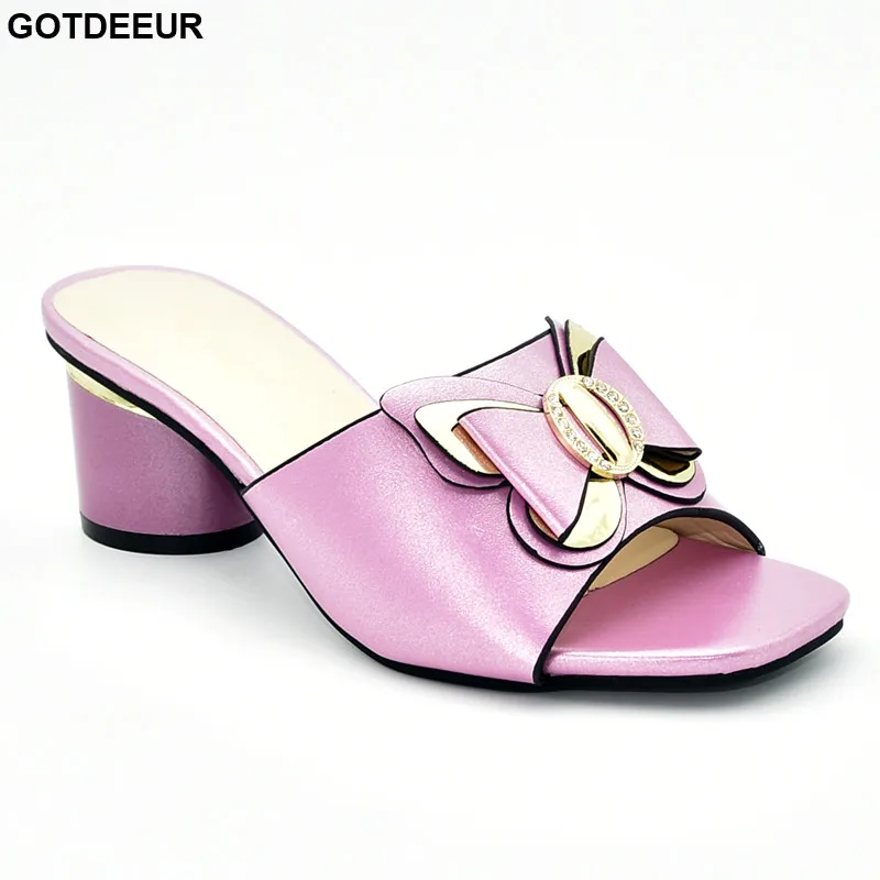 

Женские модельные босоножки на высоком каблуке, украшенные аппликацией, 2019