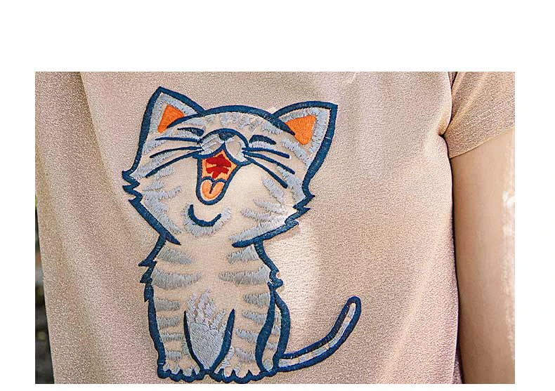 Женская облегающая футболка с коротким рукавом черная вышивкой и V образным