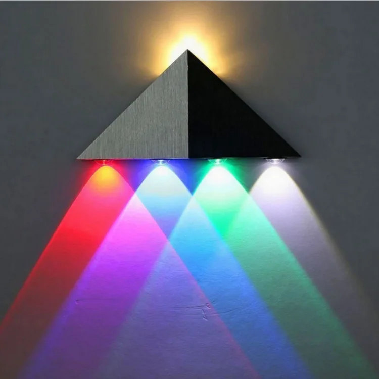 Светодиодный настенный светильник Треугольник вращающийся алюминиевый
