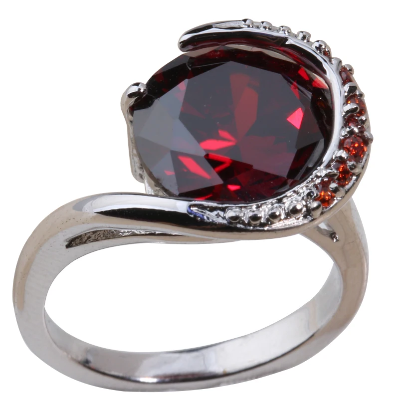 Кольцо с круглыми камнями красный гранат зеленый циркон серебряное покрытие