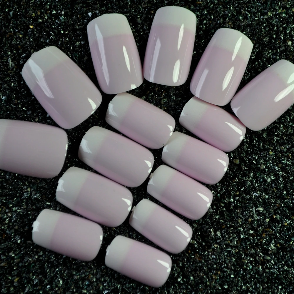 Очаровательные французские накладные ногти белый светильник розовые плоские