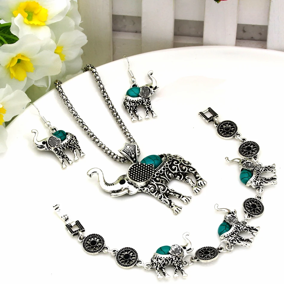Винтажное ожерелье с морским слоном на ключицах серебряное в ретро стиле