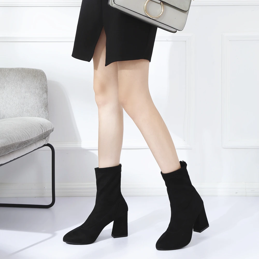 Женские ботинки на молнии черные до середины голени из искусственной кожи