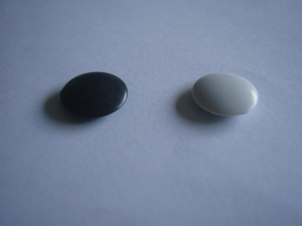 Новые импортные товары маленькие пластиковые Weiqi маленькие двойные выпуклые черные и белые мини шахматные 361 зерна
