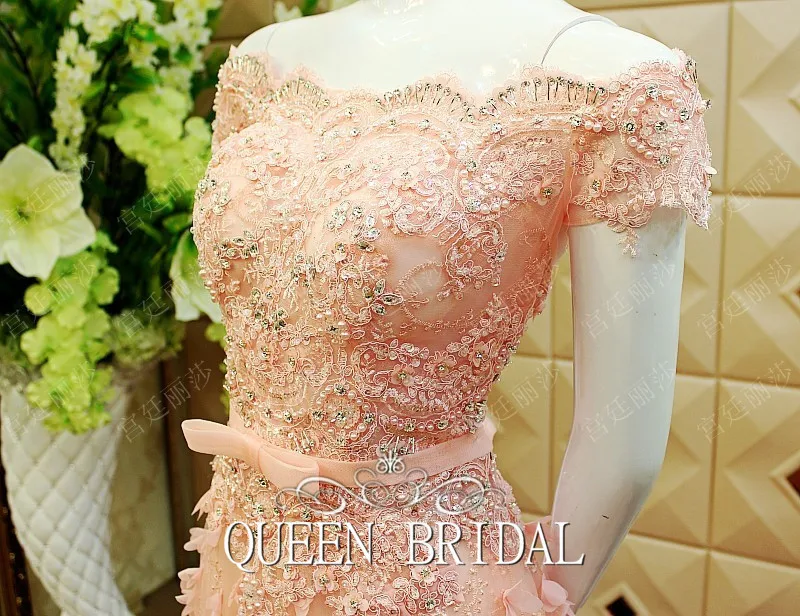 Женское длинное вечернее платье трапециевидного силуэта с короткими рукавами и