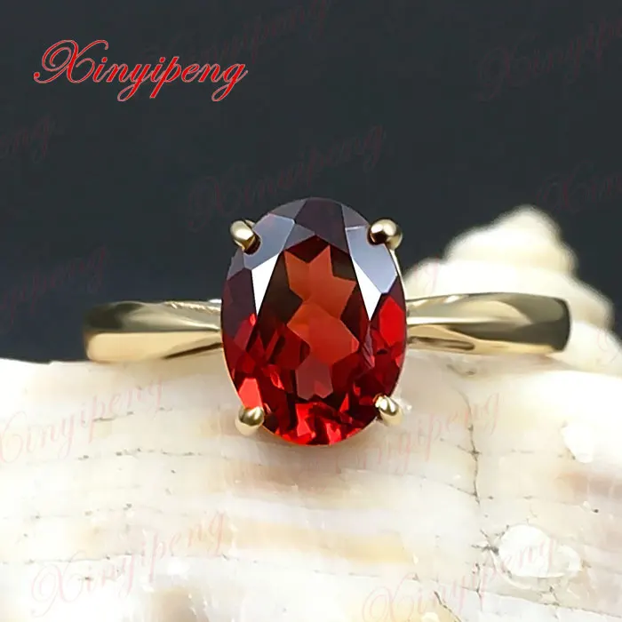 Желтое золото 18 карат с искусственными элементами женское ювелирное изделие