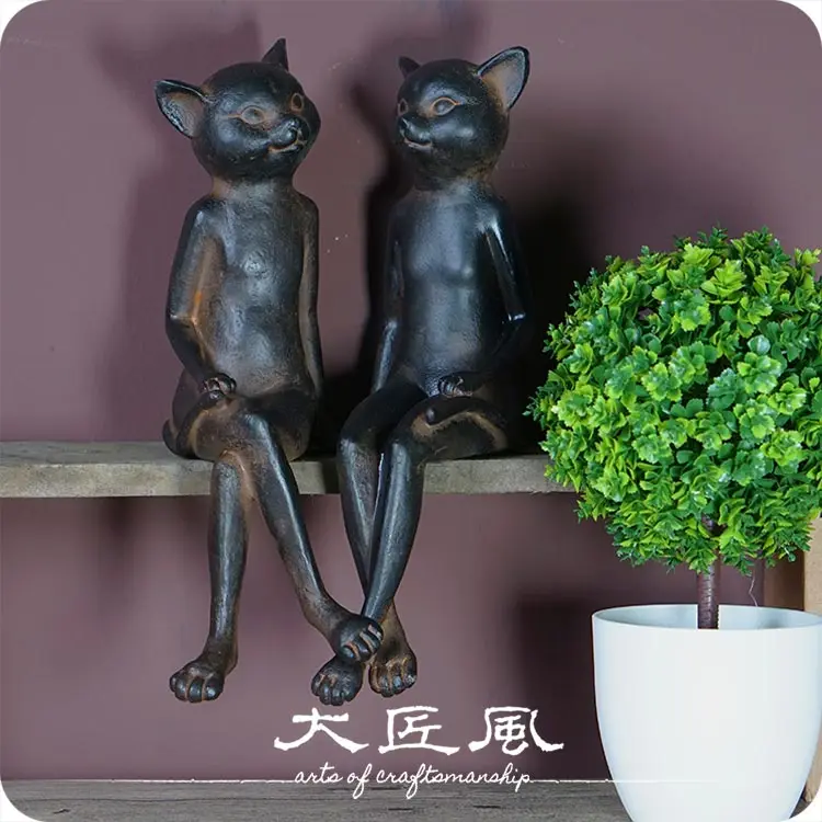 

A large European study of modern living room decoration Home Furnishing wind decoration wedding gift cat table hanging crafts