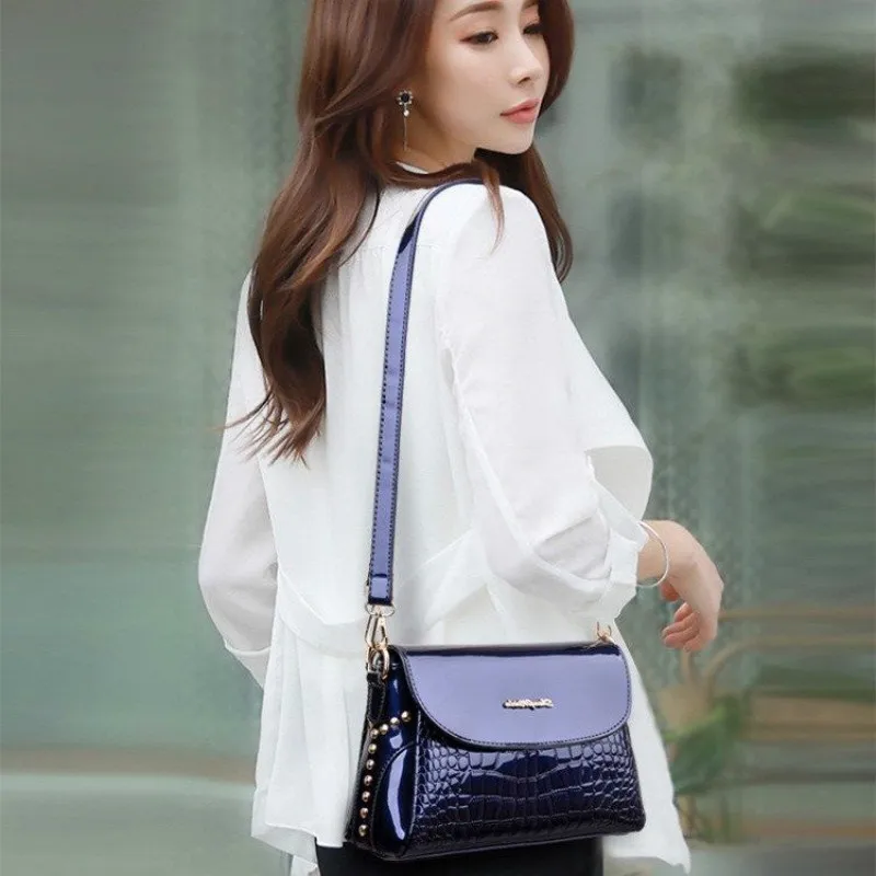 Женская сумка на ремне через плечо маленькая сумочка женская из крокодиловой