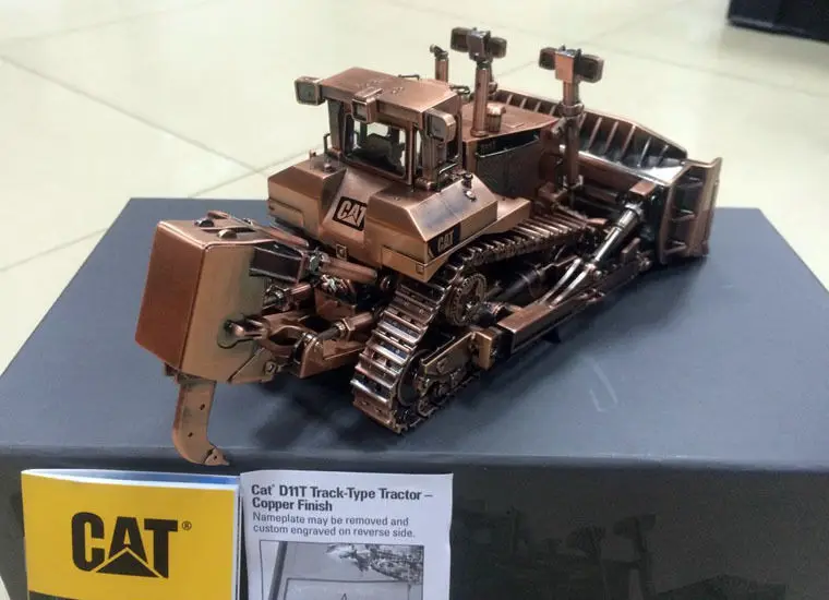 Редкие литые под давлением игрушки модель подарок, DM 1:50 Cat D11T Тип гусеницы Трактор БУЛЬДОЗЕР инженерное оборудование Медная Отделка 85517 для сбора