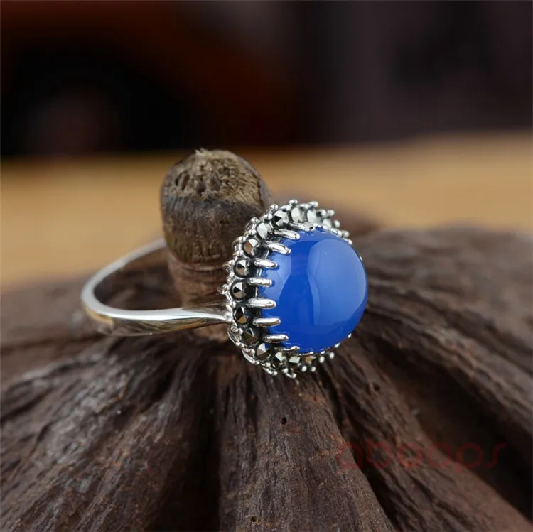 Простое круглое кольцо с голубым халцедоном из стерлингового серебра 925 пробы