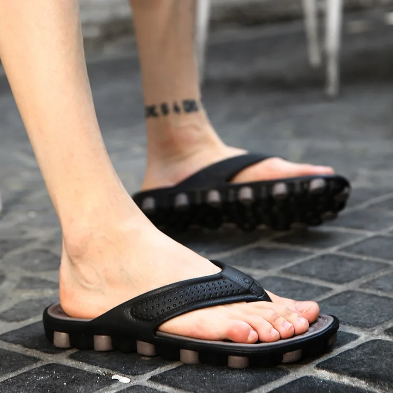 Мужские шлепанцы на толстой подошве пляжные для улицы однотонные модные летние