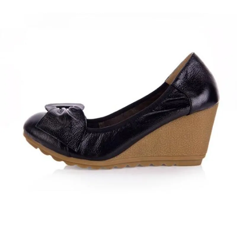 Женские туфли из натуральной кожи с круглым носком и бантом на танкетке