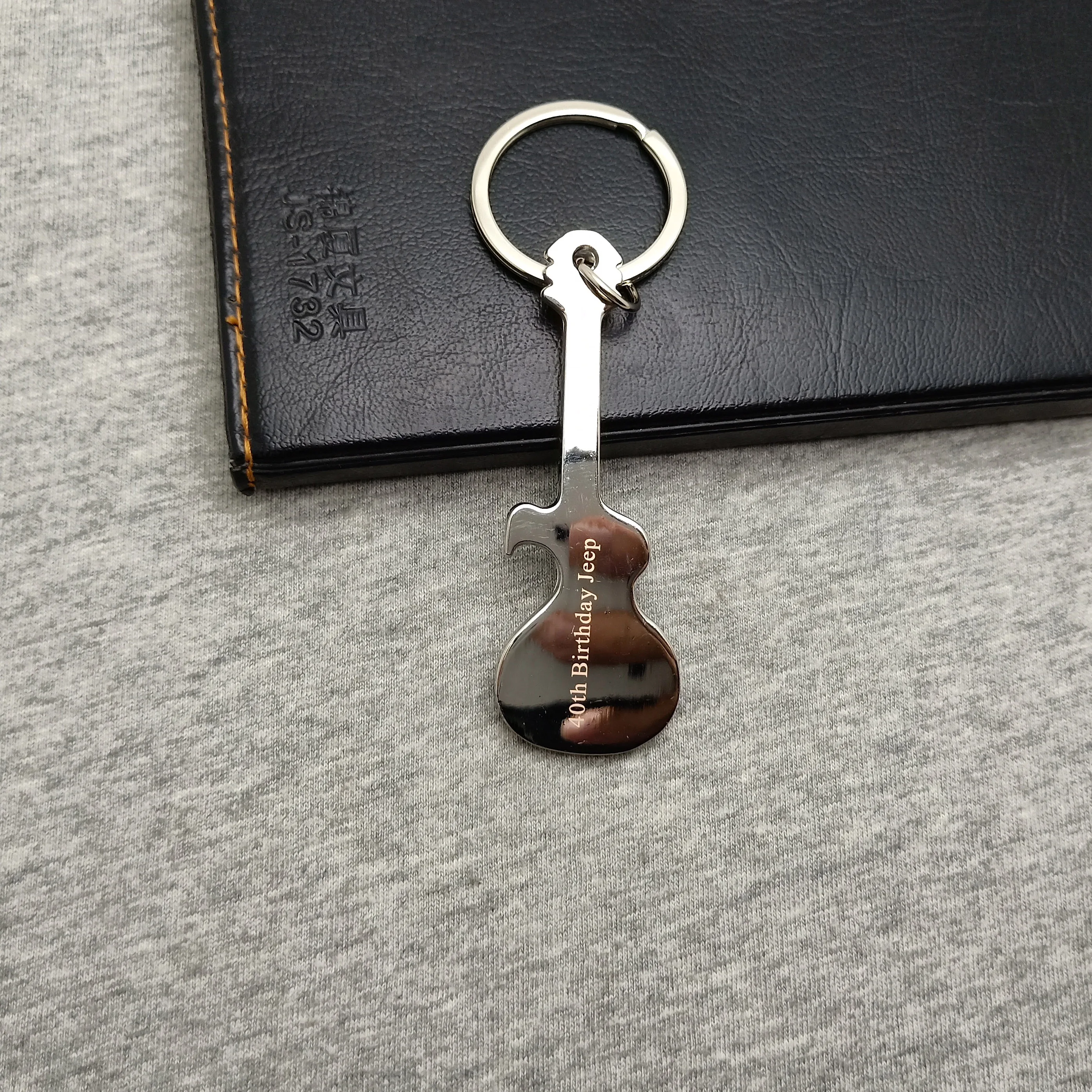 

100pcs wedding favors Personalized Guitar opener Keychain Metal Beer opener Bottle Opener print free with any name text