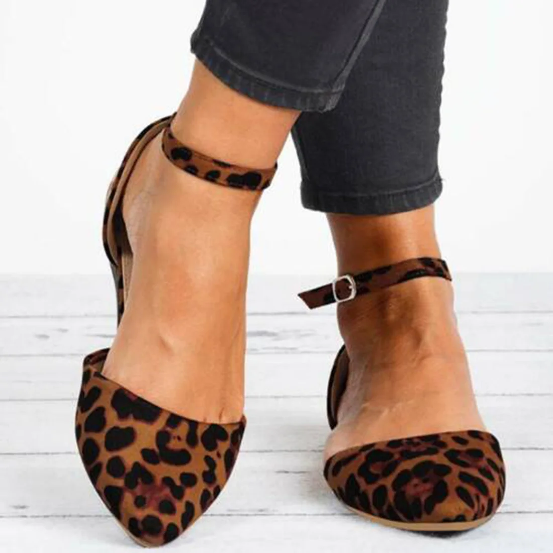 LASPERAL/женские лоферы на плоской подошве с острым носком и принтом Повседневные