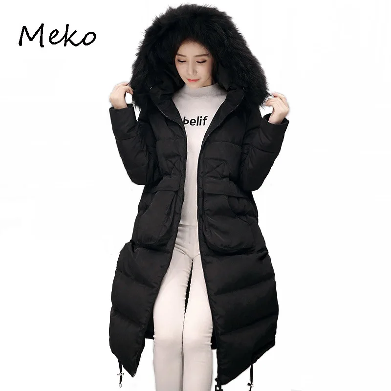 Зимняя женская куртка на утином пуху с капюшоном и большим меховым воротником