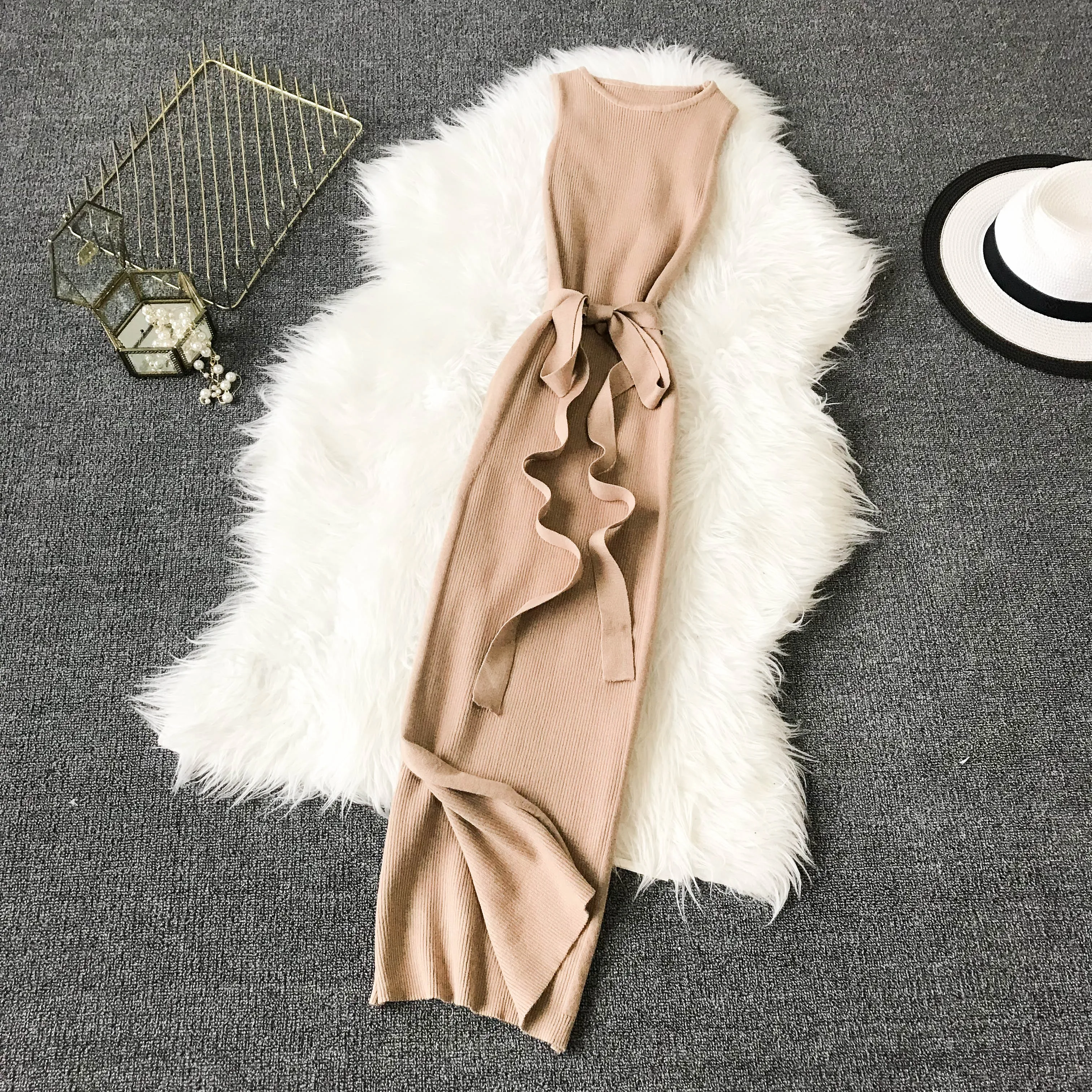 Женское трикотажное платье ALPHALMODA без рукавов с разрезом и поясом | Женская одежда