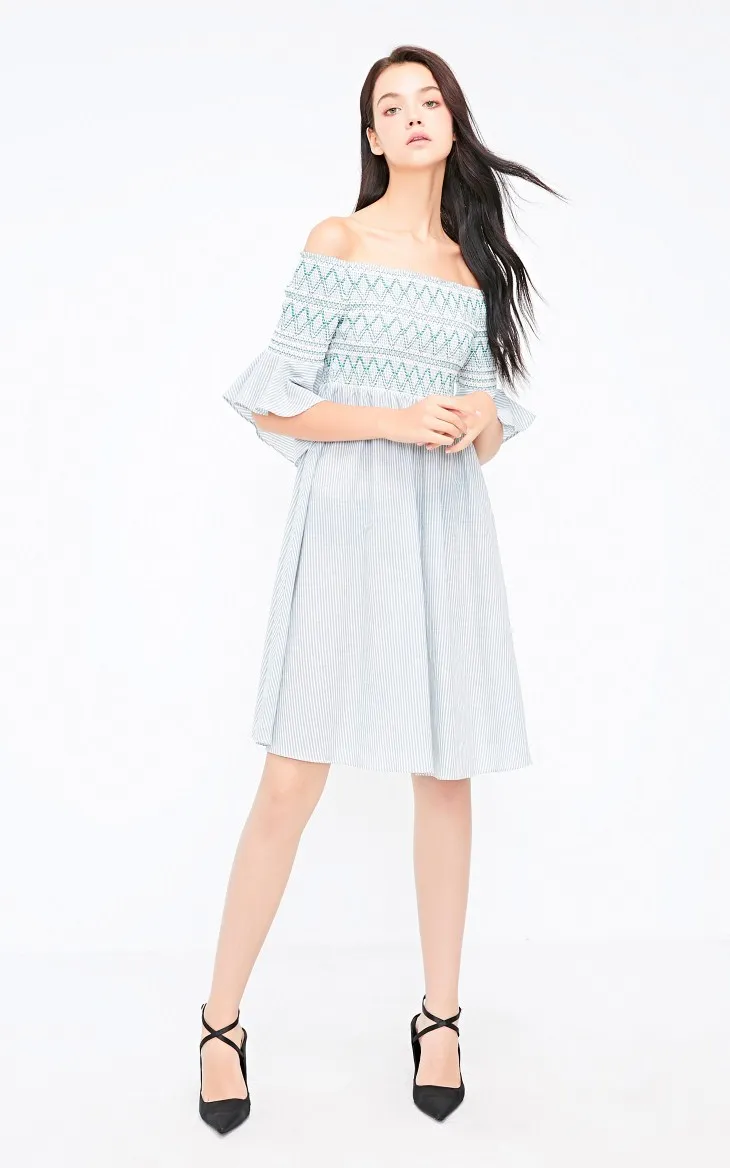 Vero Moda Полосатое платье с открытыми плечами и расклешенными рукавами | 31836Z518