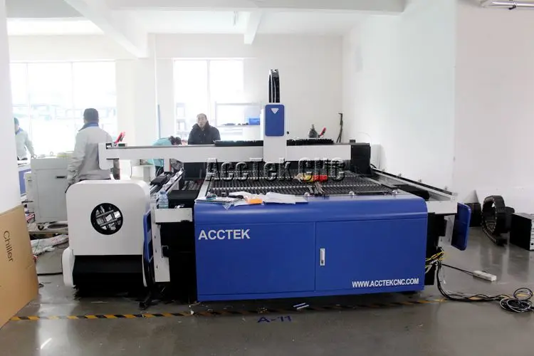 Станок для лазерной резки металлических труб 1000 Вт с поворотной осью/acctek волоконный лазер 1530 с передачей и стойкой