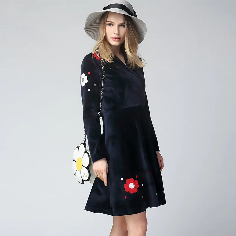 Платье оверсайз Осеннее и зимнее женское новое модное с треугольным вырезом