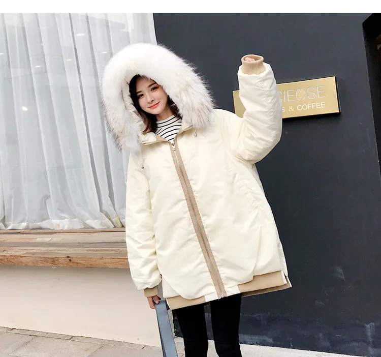 Женский зимний пуховик с большим меховым воротником теплая куртка на белом