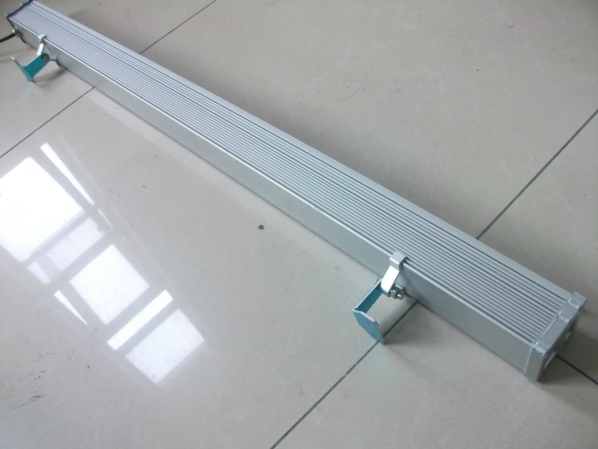 24w светодиодные Настенные мойки L1000mm* W55mm* H70mm Epistar 120-140lm/led