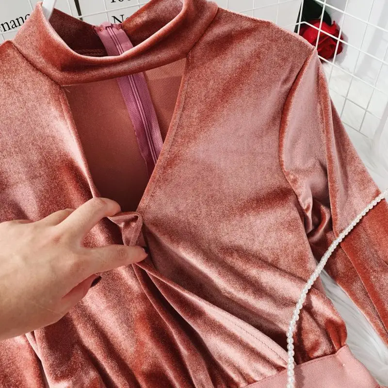 Женское вельветовое платье с v-образным вырезом и Расклешенным рукавом