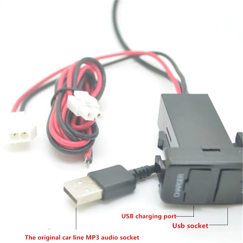Автомобильное зарядное устройство с двумя портами USB и аудиоразъемом для TOYOTA Corolla